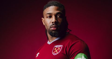 Тренерот на Вест Хем на еден фудбалер му забрани да крева тегови: Тој веќе носи доволно тежина