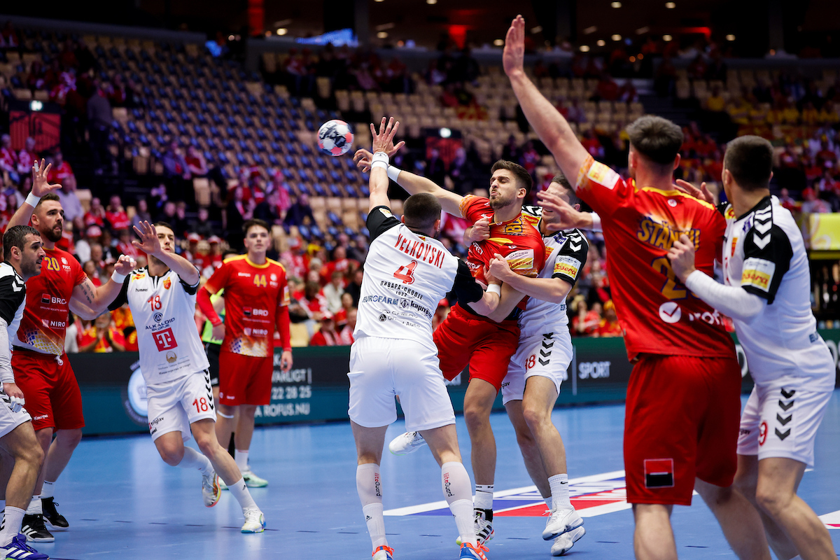 Шок за Грузија, Романија со голем чекор кон трет бараж за СП