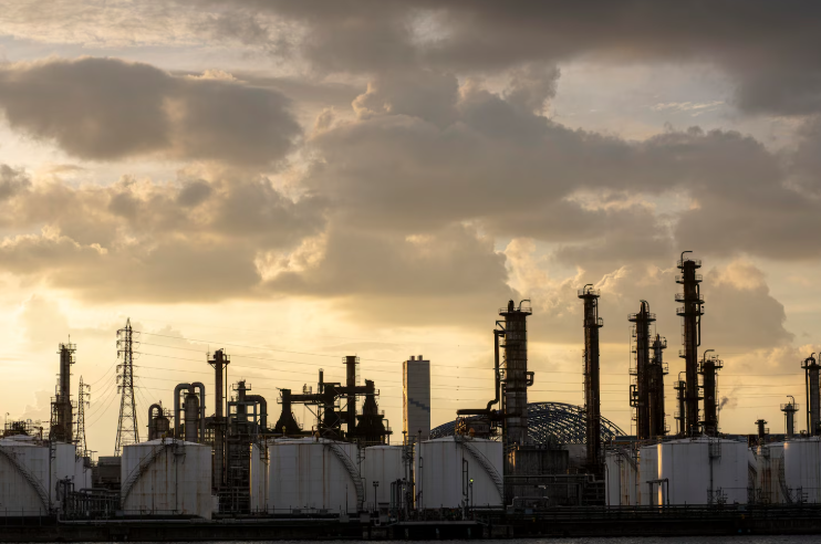 Експертите предупредуваат: Ослободувањето на нафтата од резервите е само краткорочно решение