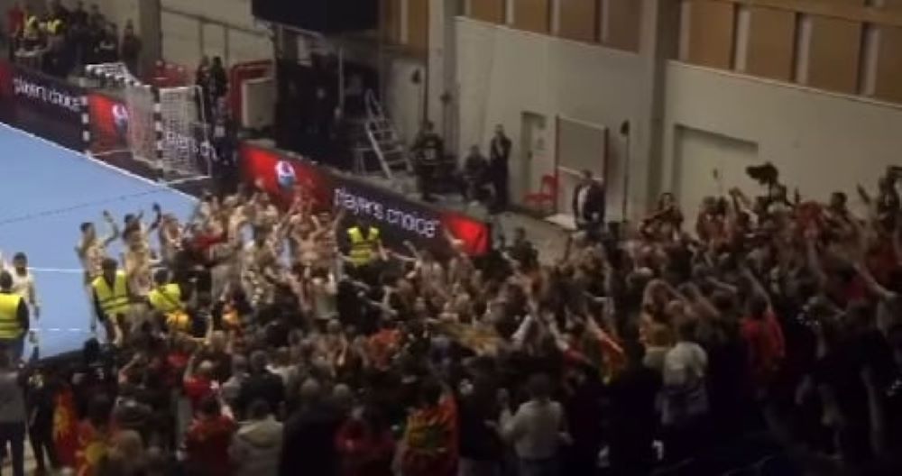 Македонска песна ечеше во Германија: Играчите на Вардар и навивачите заедно славеа (ВИДЕО)