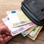 Некои носат дома 2.000 евра, други едвај преживуваат со 500