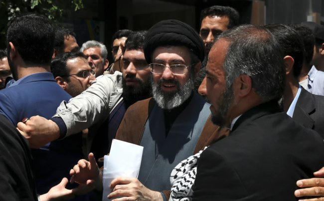 ЌЕ ПРОДОЛЖИМЕ ДА ГИ НАПАЃАМЕ АМЕРИКАНСКИТЕ БАЗИ И ОРМУСКИОТ ПРОТОК, КАЖА МОЏТАБА ХАМНЕИ ВО ПРВОТО ЈАВНО ОБРАЌАЊЕ