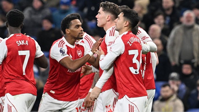 „Артета има потрошено милијарда на засилувања а главно оружје му се корнери… тоа е смешно!“