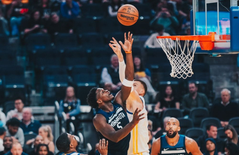 Едвардс со 42 поени го урна Голден стејт и ја врати Минесота на победнички колосек! (ВИДЕО)