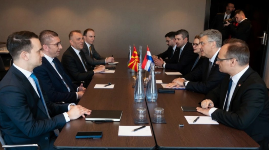 „Веруваме дека Северна Македонија заслужува јасна ЕУ-перспектива“: Пленковиќ по средбата со Мицкоски