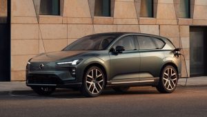 Волво собра многу нарачки за Е Икс 60, се трка со БМВ и-Икс-3