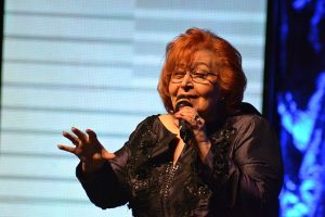 Денес роденден слави доајенката на македонската народна песна – Виолета Томовска