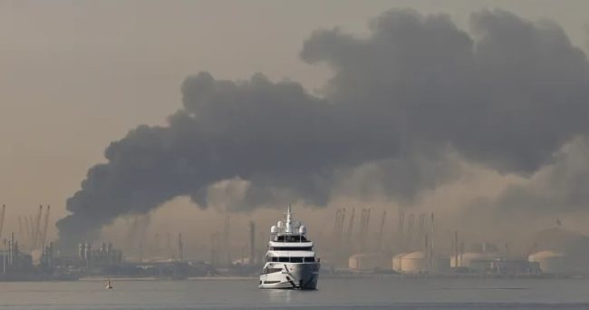 НАПАДИТЕ НА ИРАН ГО ПОТРЕСОА ДУБАИ, ПОЗНАТ РАЈ НА МИРОТ НА БЛИСКИОТ ИСТОК