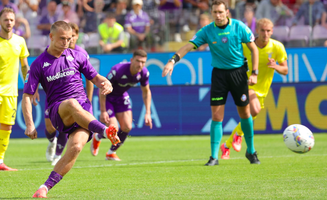 Фиорентина со гол од пенал во 93-тата минута до победа, АЕК е веќе во четвртфиналето (Видео)