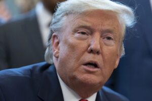 „Гледајте што ќе им се случува на пореметените копилиња денеска“ –  Трамп најави нови напади