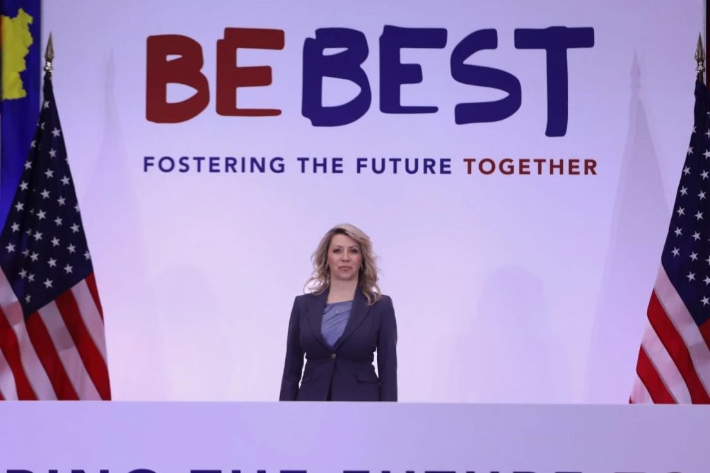 Сопругата на премиерот учествува на самит во Вашингтон организиран од Меланија Трамп