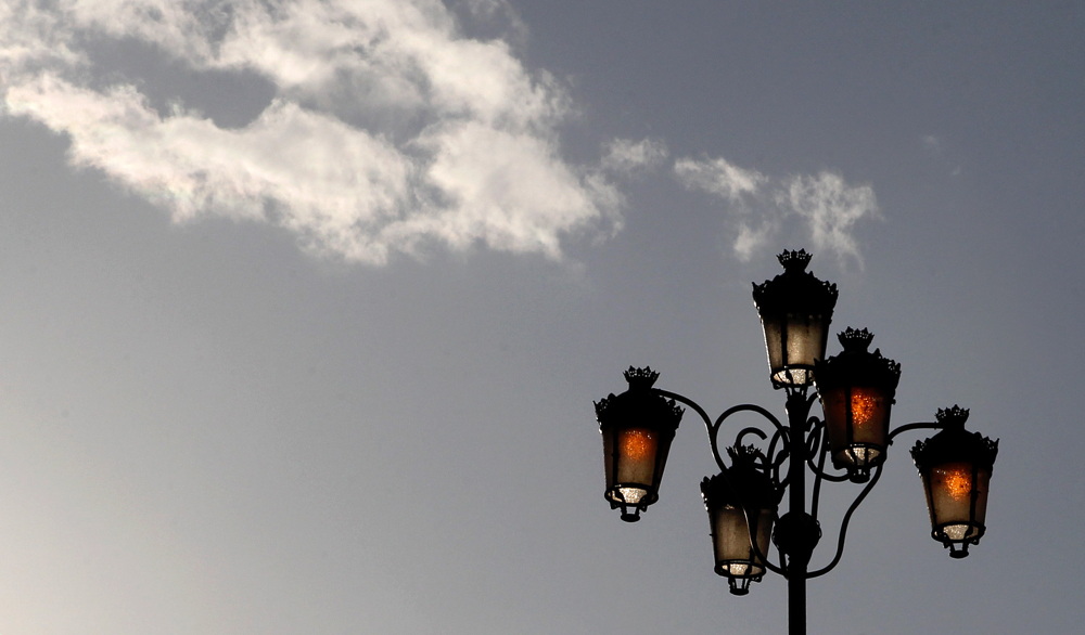 Променливо облачно, наутро студено, преку ден до 15 степени