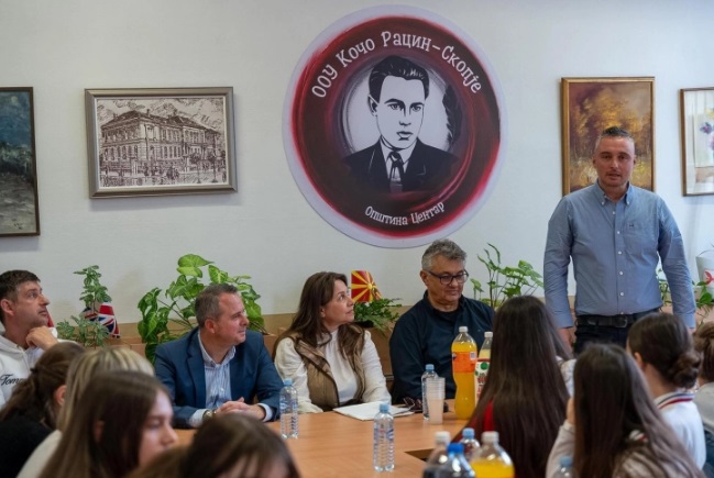 Ученици дискутираа за дебелината со градоначалникот и советници во Општина Центар