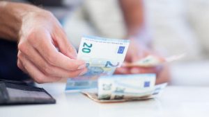 Колку готовина треба да имате дома во криза: Европските банки со нови препораки