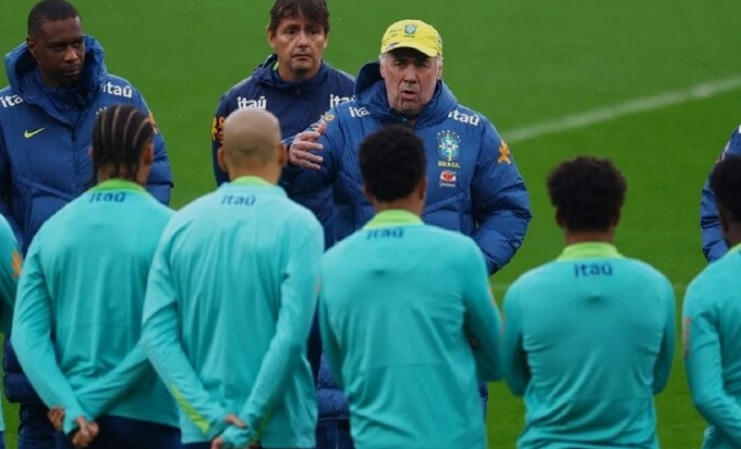Роналдињо го нападна Анчелоти: „Нејмар со една нога е подобар од повеќето Бразилци во репрезентацијата“
