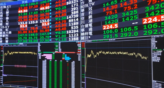 Цените на нафтата дополнително растат додека Иран блокира витална поморска рута