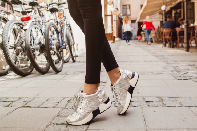 Исчезнуваат од полиците со брзина на светлината: Ова се најпосакуваните патики за пролет 2026