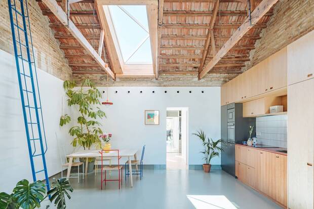 Casa Cruda не го брише минатото, туку дозволува да се доживее низ сите негови слоеви