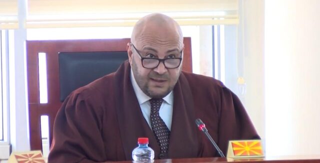 ДУИ бара оставка од Костадиновски, го обвинуваат дека создава етнички поделби