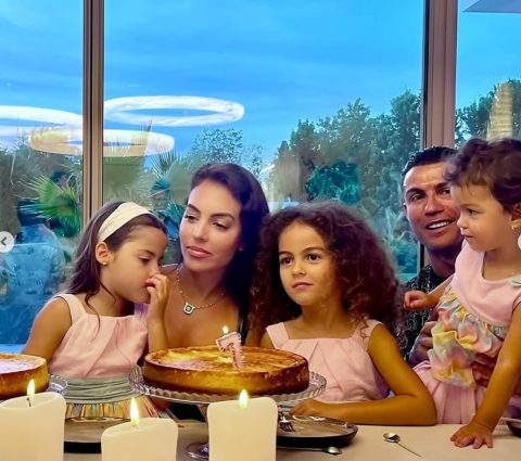 Роналдо 8 март го помина со жените на неговиот живот (ФОТО)