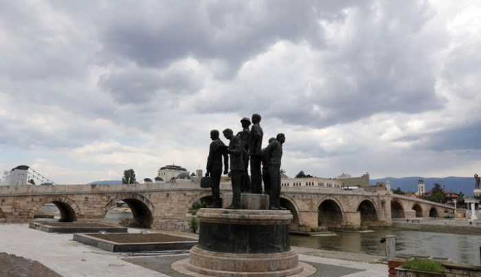 Утре променливо време со дожд, снег на планините и посвеж викенд