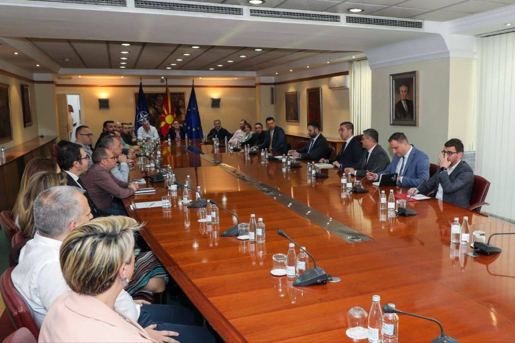 Мицкоски: Со преставниците на маркетите заеднички заклучивме да има фер цени на производите