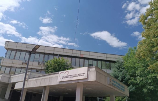 Возило излетало од автопатот Скопје-Штип, двајца повредени