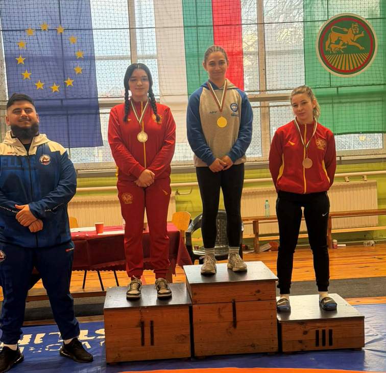 Еден сребрен и два бронзени медали за борачките на „7 Мај Златна рака“ во Стара Загора