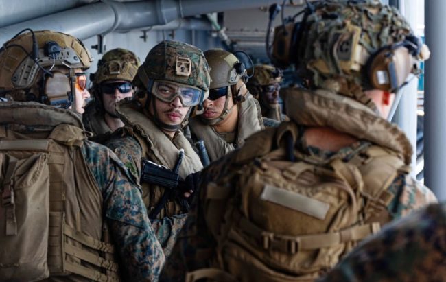 СТОТИЦИ АМЕРИКАНСКИ СПЕЦИЈАЛЦИ СЕ НА БЛИСКИ ИСТОК, ВКУПНИОТ БРОЈ ВОЈНИЦИ ПОРАСНАЛ НА 50.000