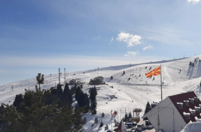 Најстудено и најмногу снег утрово на Попова Шапка