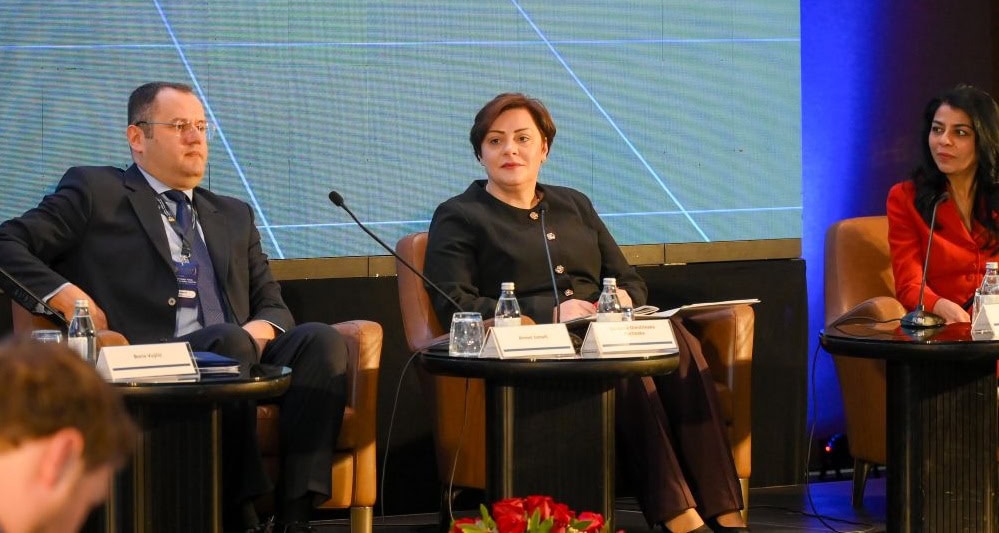 Димитриеска-Кочоска: Никој не знае колку ќе трае кризата – сите треба да штедат, и компаниите и граѓаните