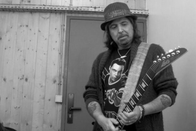 Почина славниот рокер: Гитаристот на „Моторхед“ ја загуби животната битка по тешка операција