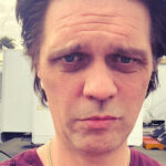 (Фото) „Помогнете ми“: Чомбе од „Луд, збунет, нормален“ откри дека си има мака со член на семејството