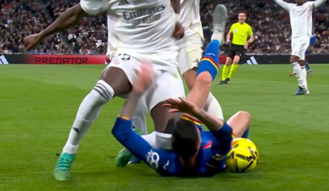 Контроверзен момент: Рудигер со колено нокаутираше фудбалер на Хетафе, ВАР не реагираше (ВИДЕО)