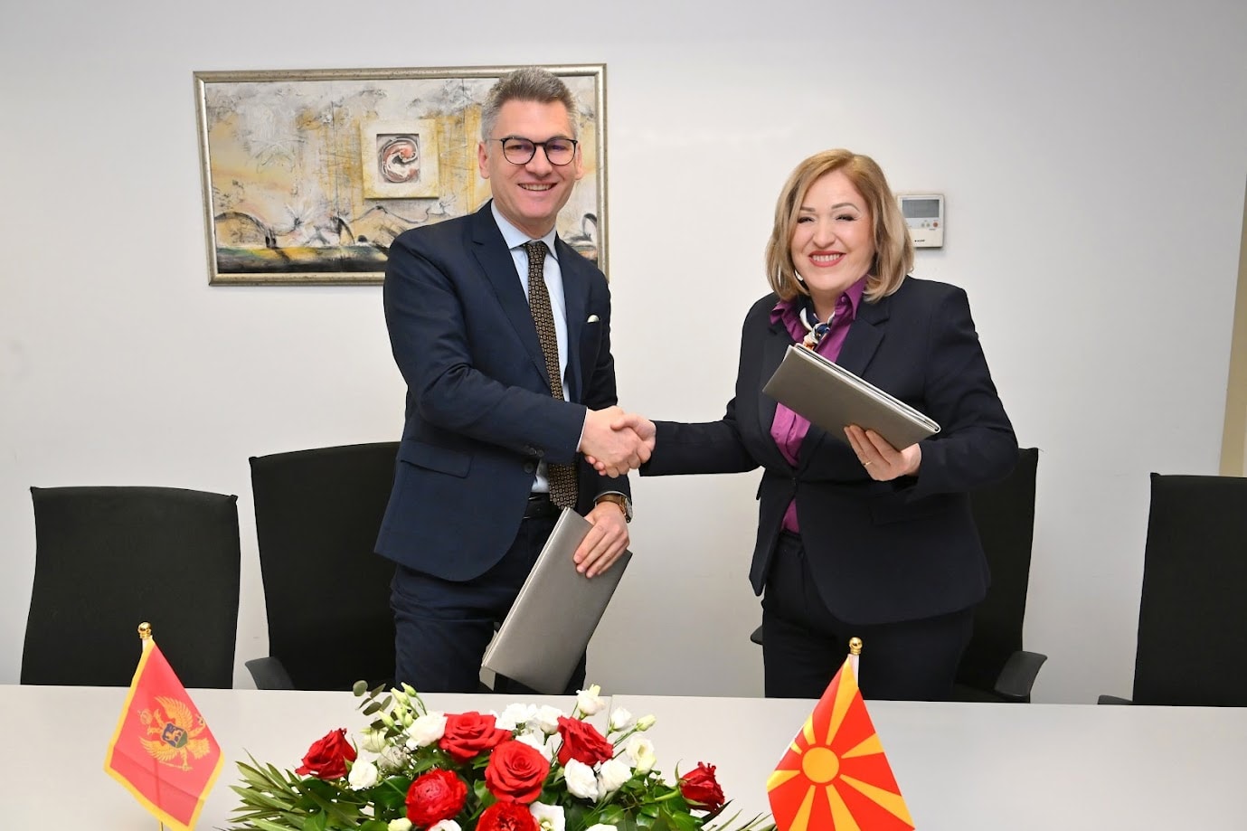 Соработка за креирање модерен и отпорен пазар на капитал: КХВ потпиша Меморандум со црногорската Комисија