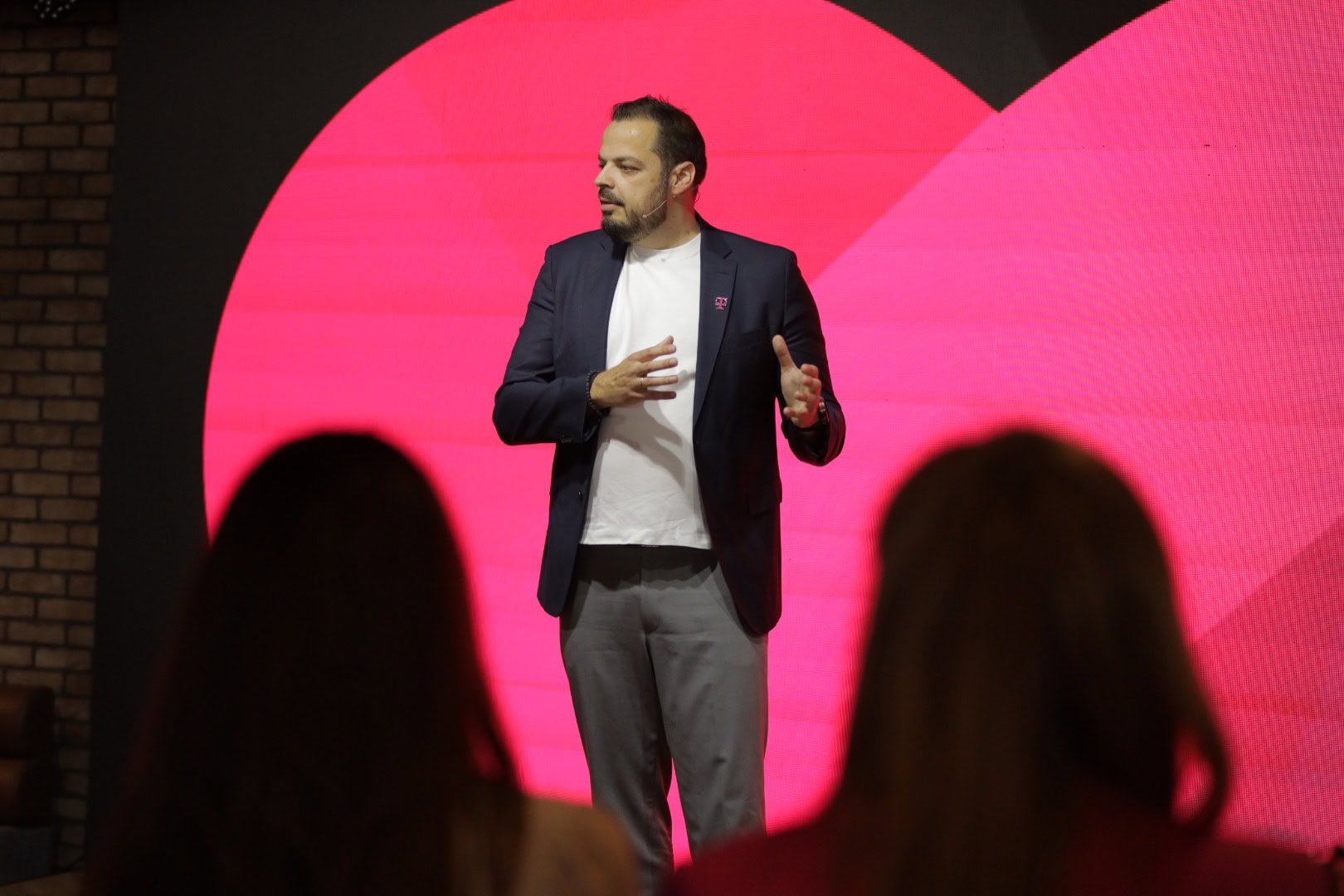 МАКЕДОНСКИ ТЕЛЕКОМ ВОВЕДУВА НОВ КОМУНИКАЦИСКИ КОНЦЕПТ ЗА СИТЕ КОРИСНИЦИ, без бариери и со неограничен интернет