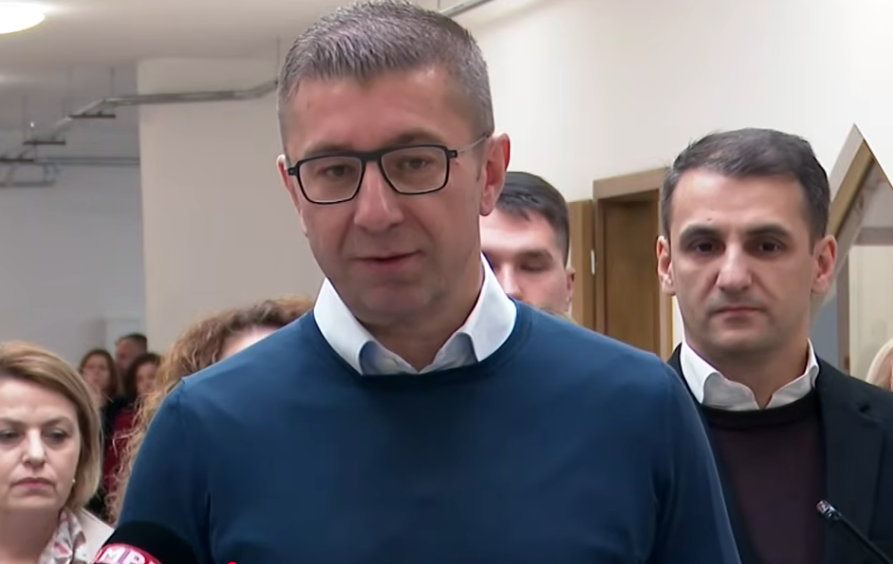 Мицкоски за „црниот печат“ за Менкиноски во Бугарија: Ова е бескрупулозен потег и заслужува осуда