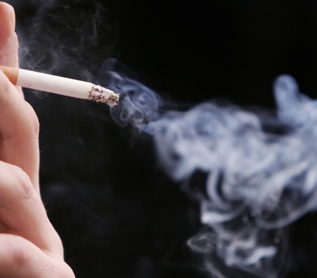 Владата се консултирала, но не ги имплементирала забелешките за законот за пушење