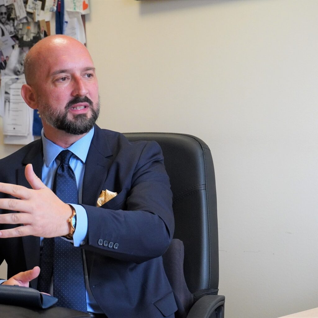 Савески: Не може сиромашна институција да се бори против богати од криминал