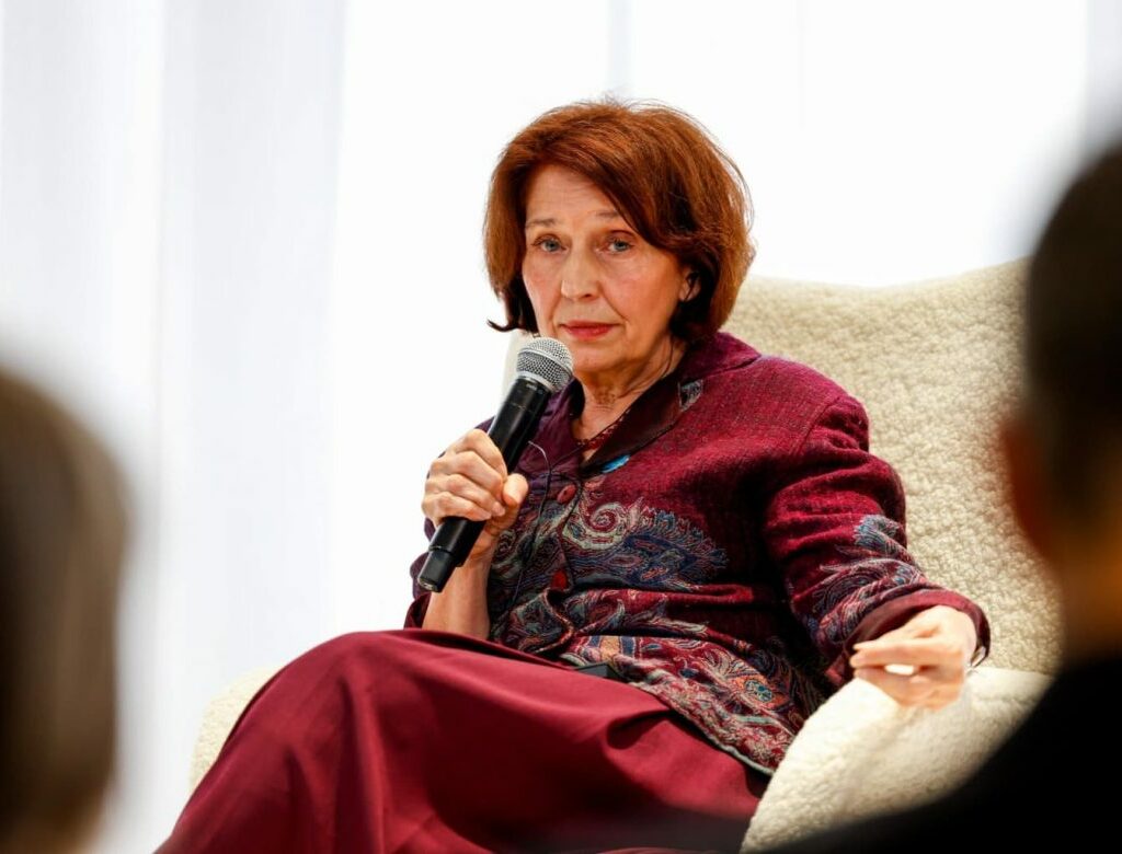 Сиљановска ја нарече состојбата околу евроинтеграцијата „тешка дилема“