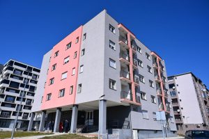 Регулаторна комисија за домување одзеде четири лиценци на управители на згради