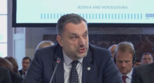 Конаковиќ жестоко ја критикуваше Србија: Криете криминалци, Вучиќ го пречекува осудениот Додик и ѝ се заканува со војската