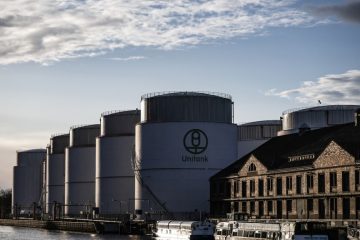 Нафтата oколу 105 долари, тензиите во Ормускиот теснец и преговорите САД–Иран го диктираат пазарот