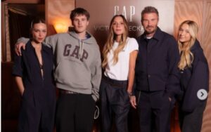 (ФОТО) Бекамови имале ноќ за паметење: Викторија Бекам споделила приватни фотографии, Дејвид постојано се смеел