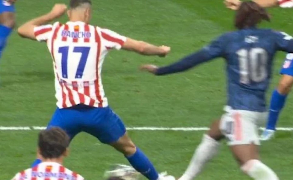 УЕФА се огласи за поништениот пенал на Арсенал против Атлетико (ВИДЕО)