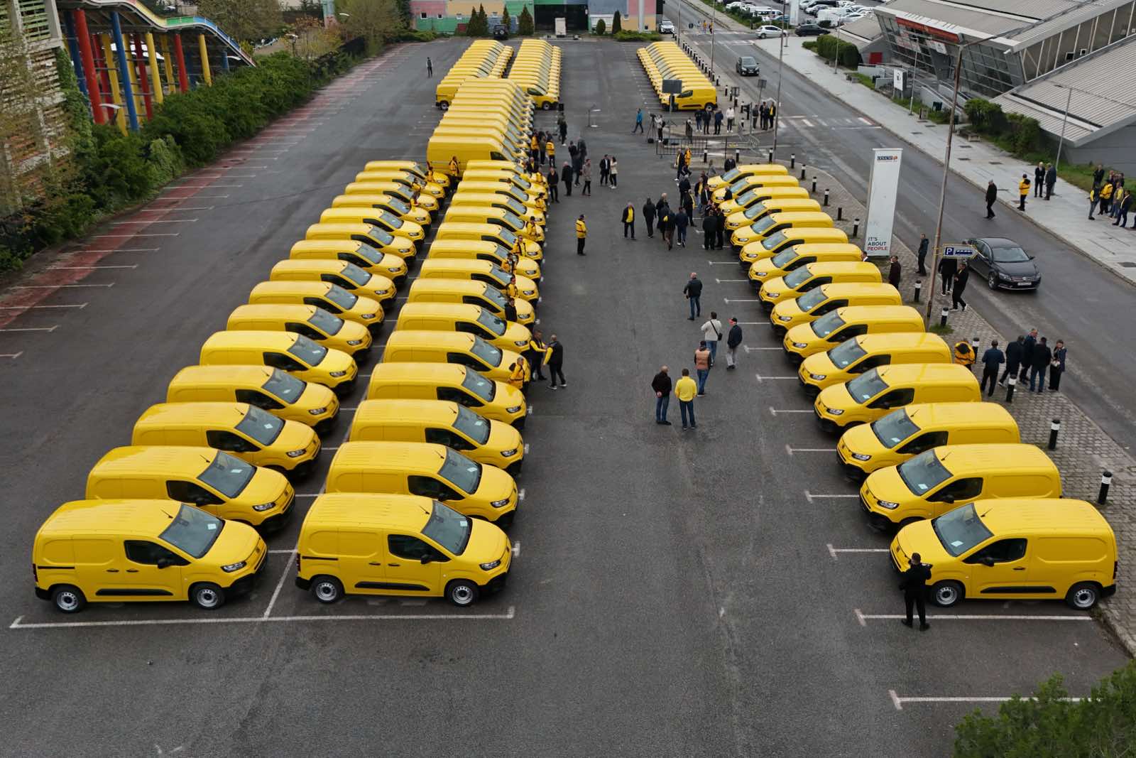 Со 100 нови возила Пошта ќе ја забрза доставата