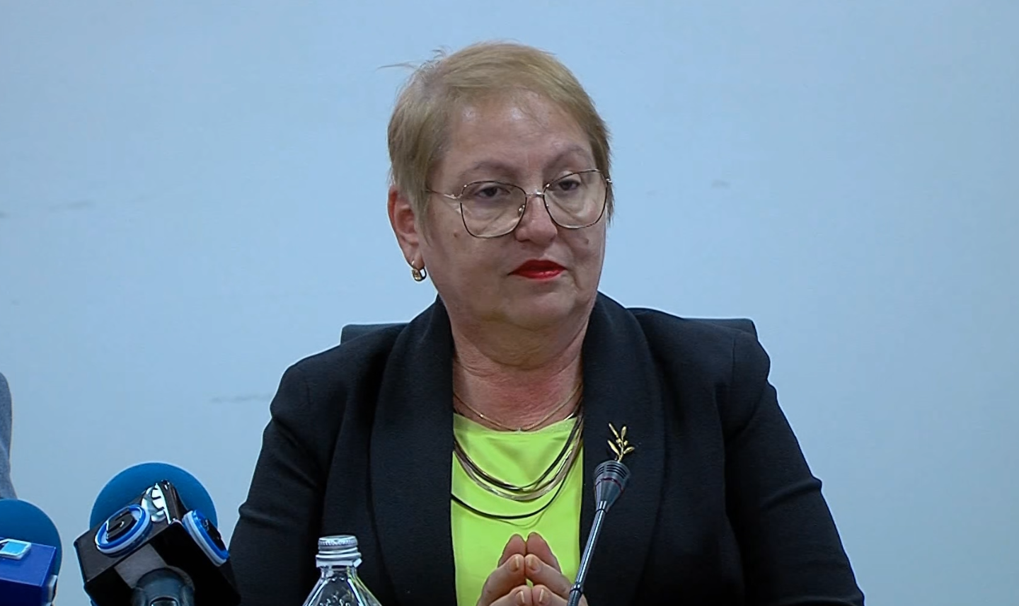 Монструозно врсничко насилство: Ја гореле со цигара, па ја терале да јаде кучешки измет и снимале