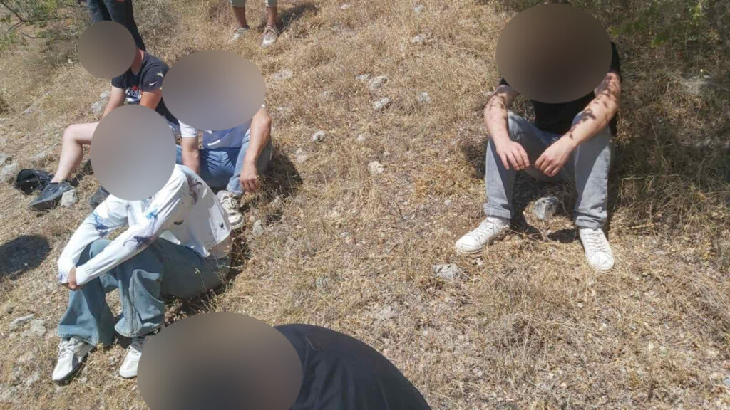 Велика Британија и Франција потпишаа нов договор за намалување на бројот на мигранти што го преминуваат Ламанш