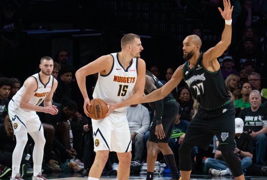 Бизарно: Јокиќ по натпреварот со Минесота останал и без - гаќи!