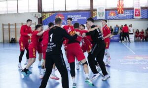 Дојдете во „Јане Сандански“, Македонија игра две финалиња